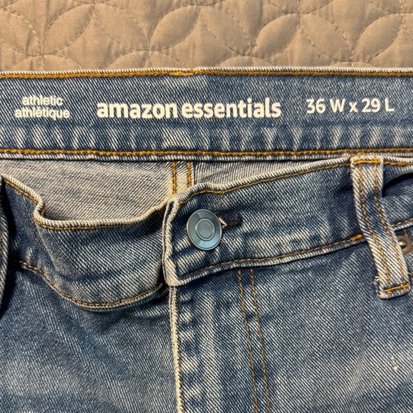 Amazon Essentials Men's Relaxed Blue Jeans - Picture 2 of 2